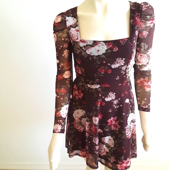 Derek Heart Dress - Picture 1 of 5